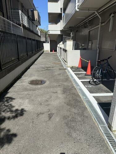 サージュ白楽　バイク駐輪場