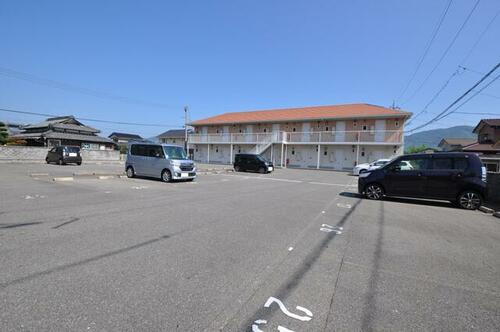スクウェアー新田　月極駐車場