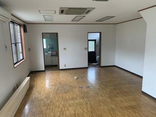 なかもず９分　駐車スペース付２階建て一棟貸テナント計２７坪　営業所等