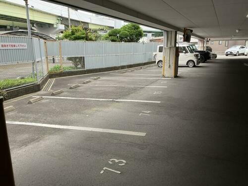 名駅南３丁目ユタカ駐車場（屋根・半屋根）