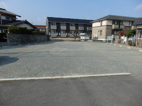 平井成泰不動産月極駐車場②