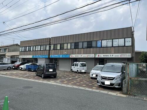 曳野市樫山　１階倉庫１３坪　２階事務所１４．６坪　駐車場４台付