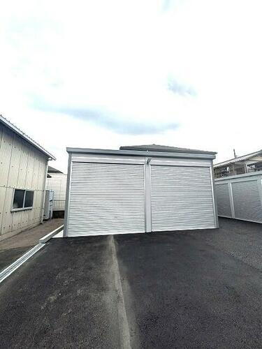 弥生町ガレージ