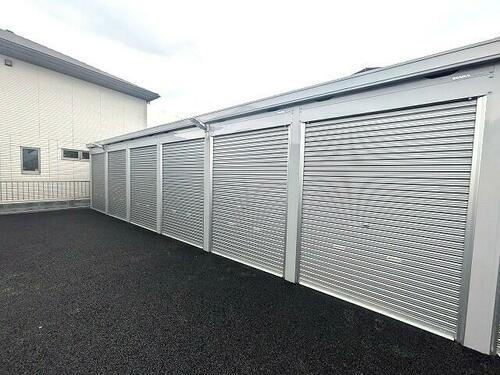 弥生町ガレージ