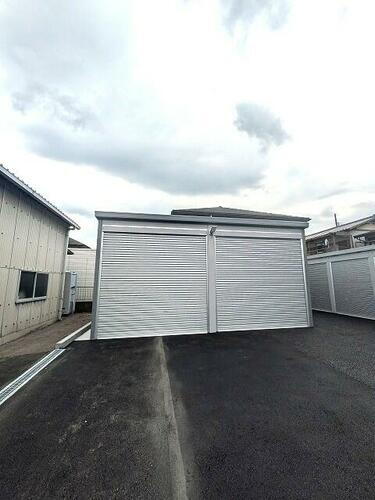 弥生町ガレージ