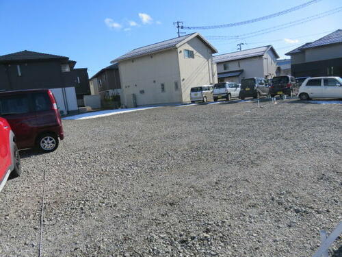 新中道２丁目駐車場