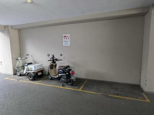 アパートメント２１　単車用駐車場