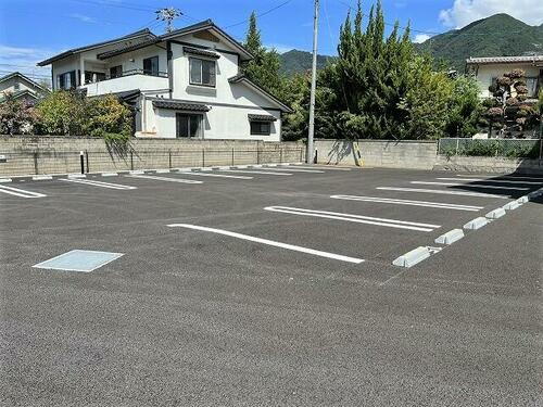 Ｓｕｎ　Ｐａｌａｃｅ花園駐車場