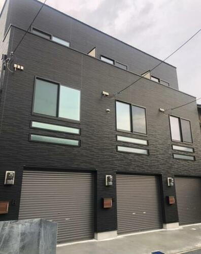 尼崎市南塚口町７丁目駐車場付き事務所・倉庫