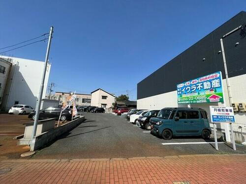 新津駅前駐車場