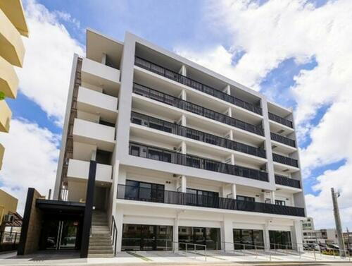 ＭＯＤＥＲＮ　ＰＡＬＡＺＺＯ　おもろまち駅前