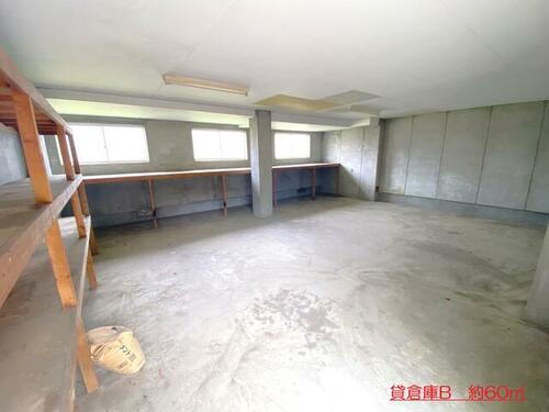 貸ガレージ、貸倉庫（アートパレスいしばし１階部分）