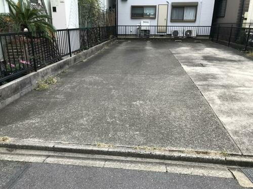 明徳町２－２５駐車場