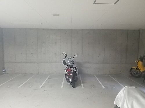 ＦＫラグゼ難波西ＩＩＩ駐車場（幅８００ｍｍ）