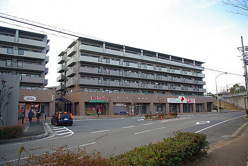 ローレルスクエア高の原店舗