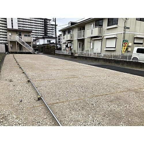 メープルハウス前駐車場