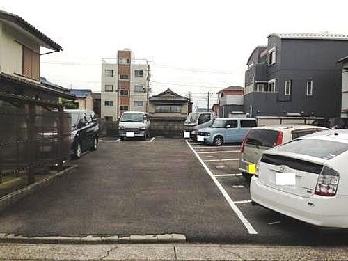 中切町３丁目駐車場