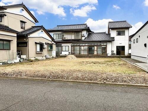 富山県射水市草岡町１丁目 235万円