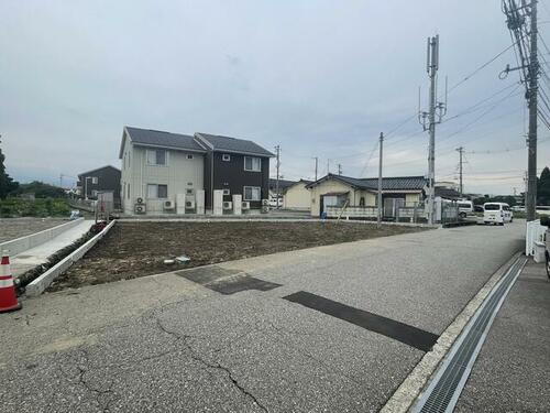 富山県富山市中川原 860万円