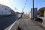 大字仏子（元加治駅）　９９８０万円 南側前面道路（県道）<BR>※東側より撮影。画面右側が物件敷地です。