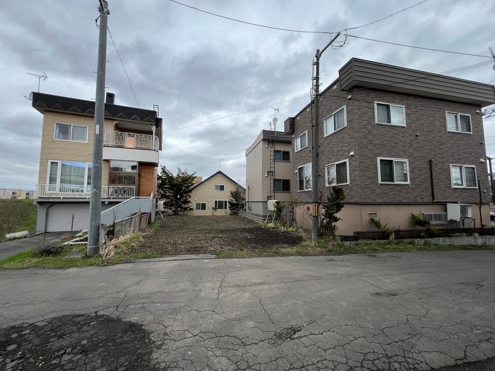 北海道札幌市白石区北郷三条１１ 690万円