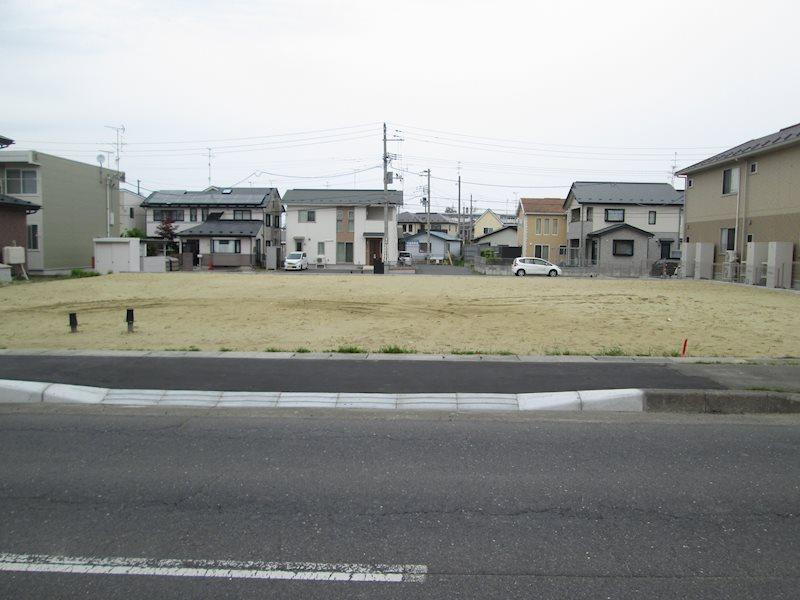 青森県八戸市新井田西１ 890万円