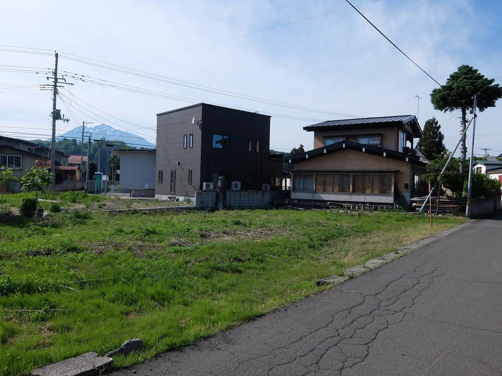 青森県弘前市大字五所字野沢 200万円