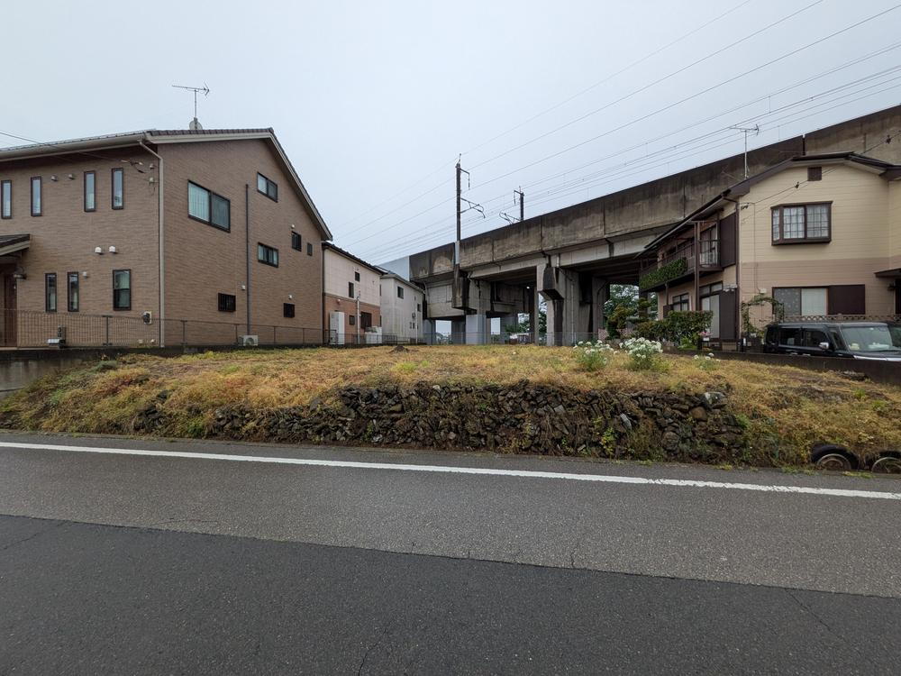 埼玉県白岡市西３ 2200万円