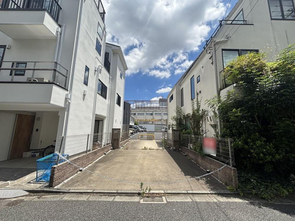 東京都渋谷区神宮前３ 22000万円