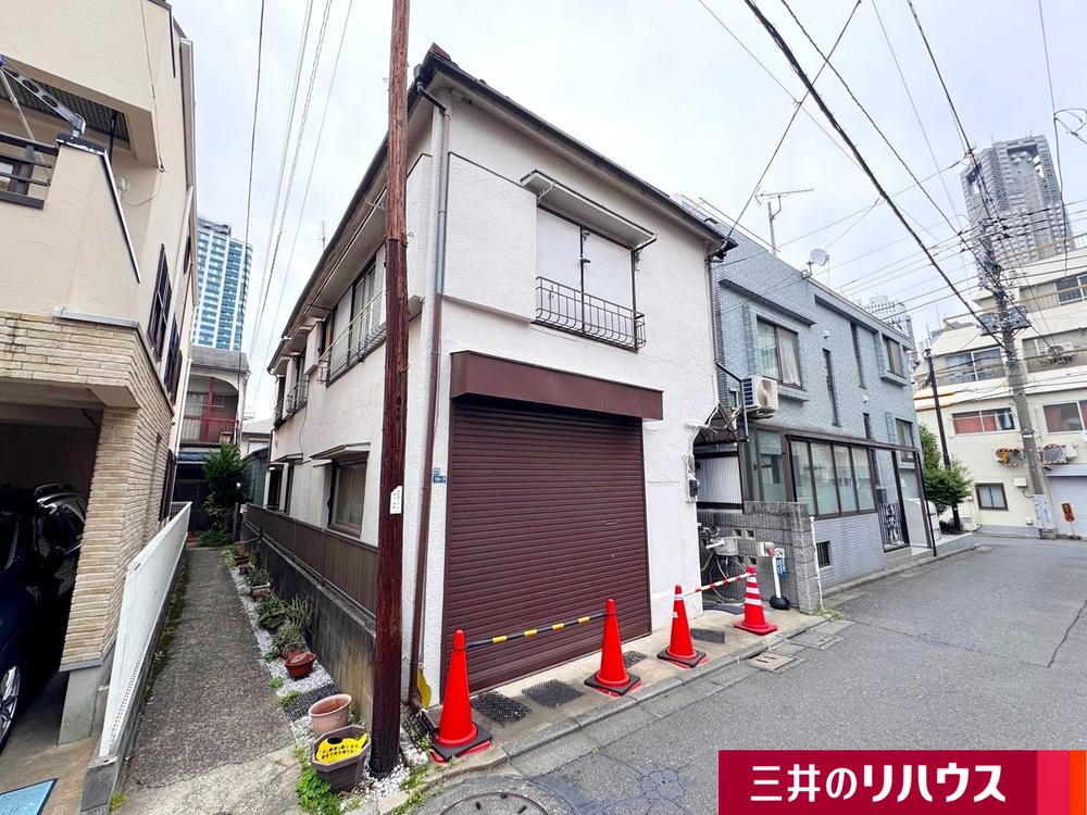 東京都新宿区西新宿４ 15000万円