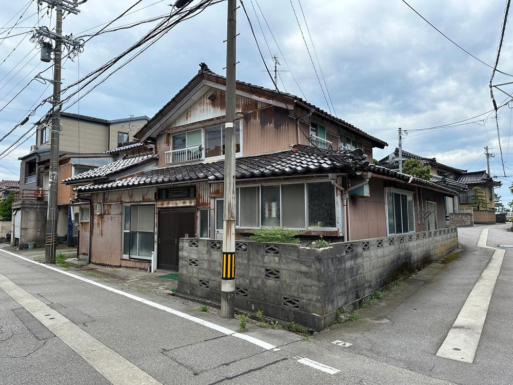 富山県黒部市新町 300万円