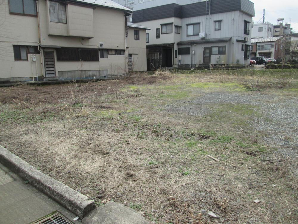 新潟県小千谷市本町１ 631万円