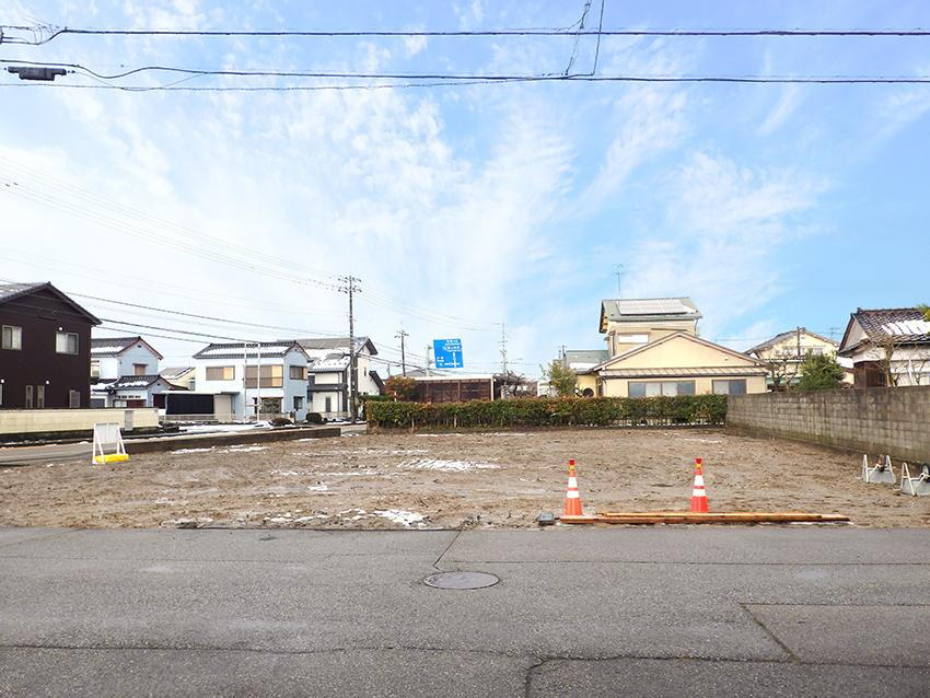 富山県射水市新片町３ 680万円