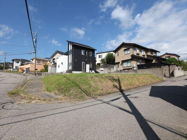 石川県河北郡津幡町字緑が丘３ 299.8万円