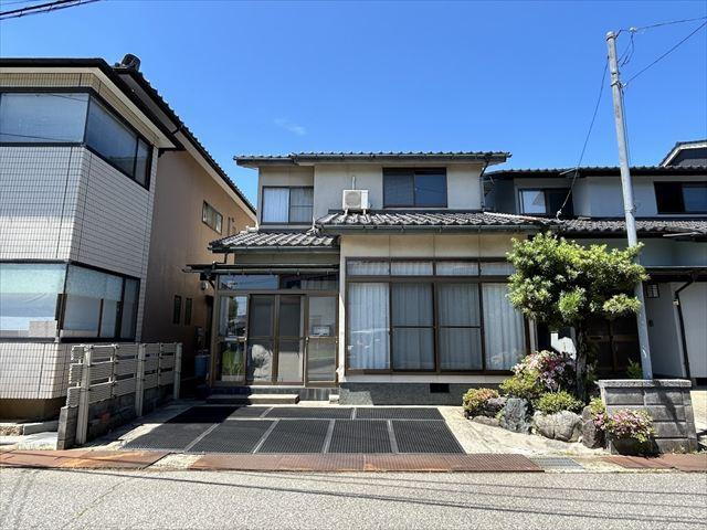 石川県金沢市駅西新町１ 2200万円