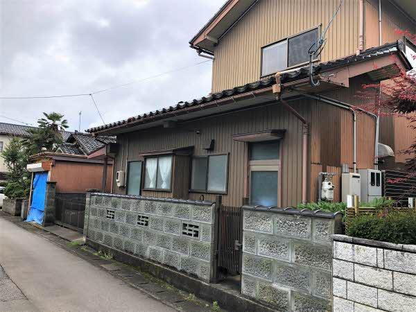 富山県高岡市駅南４ 820万円