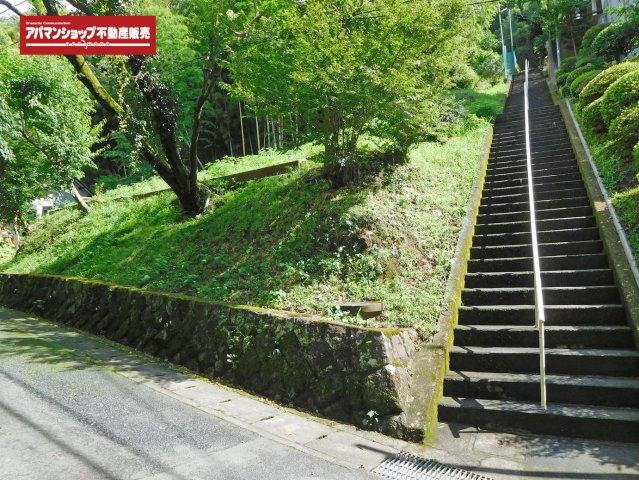 静岡県熱海市西熱海町２ 570万円