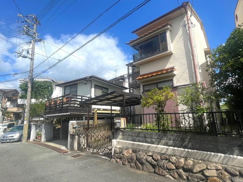 兵庫県川西市鴬が丘 880万円
