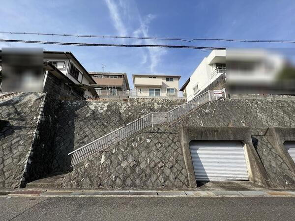 兵庫県宝塚市逆瀬台４ 2000万円