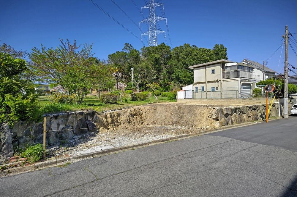 兵庫県川西市緑台４ 2195万円