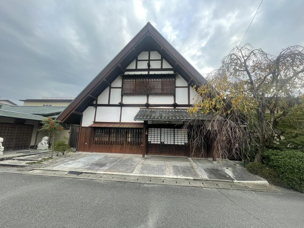 京都府京都市山科区川田清水焼団地町 8000万円
