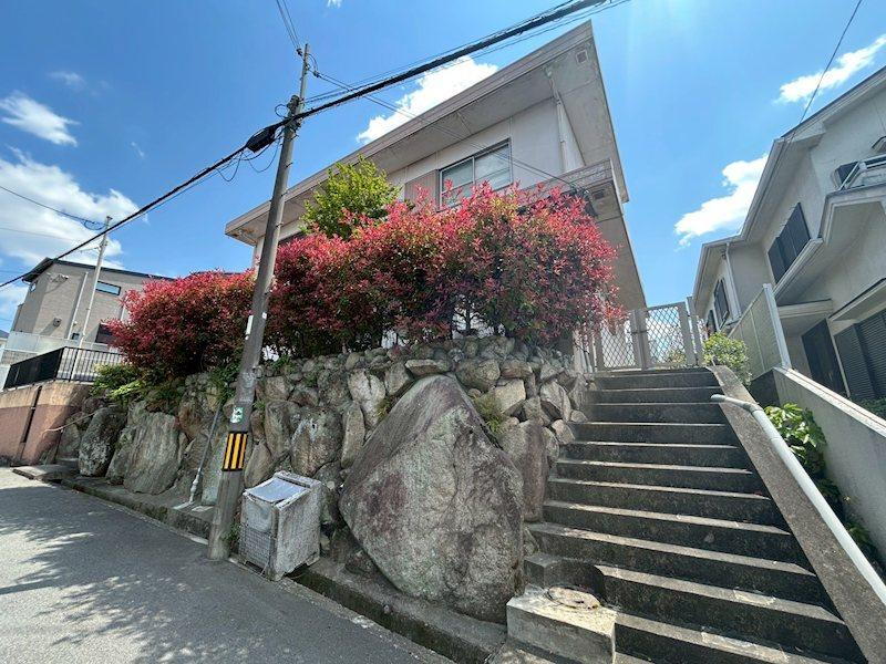 大阪府吹田市千里山東１ 11200万円