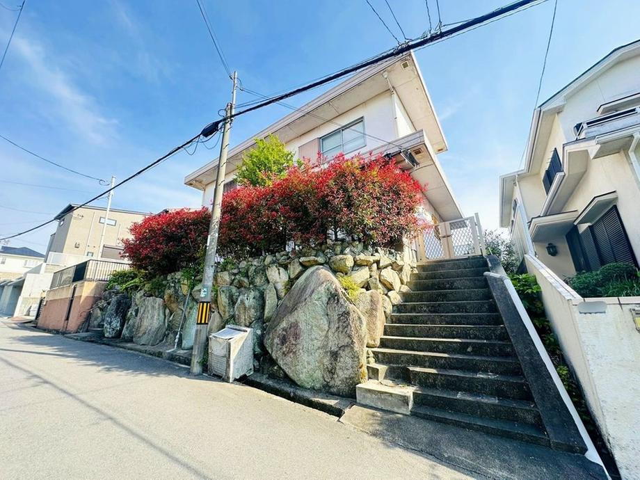 大阪府吹田市千里山東１ 11200万円