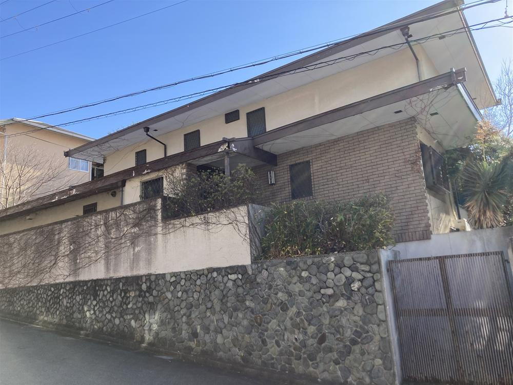 兵庫県芦屋市朝日ケ丘町 8880万円