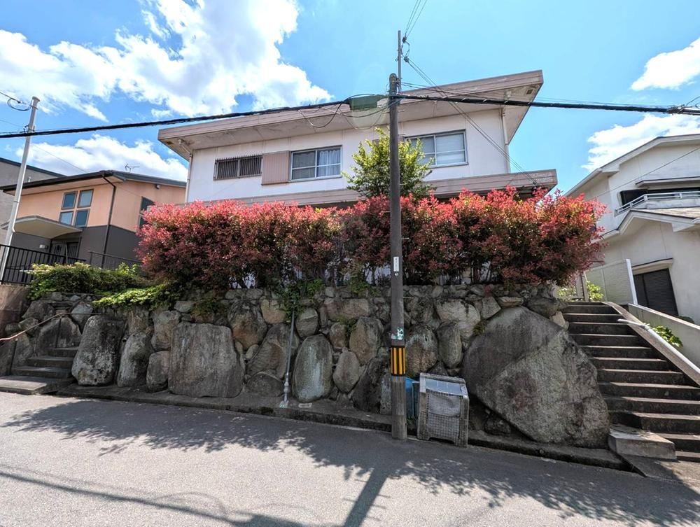 大阪府吹田市千里山東１ 11200万円