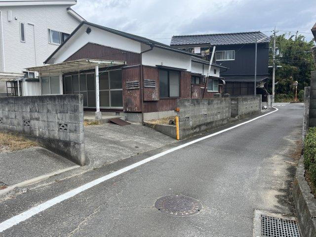 愛媛県松山市新浜町 880万円