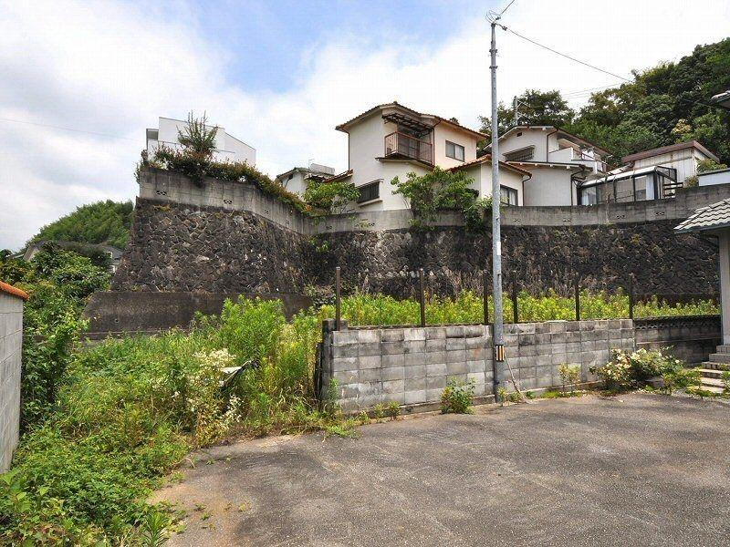 愛媛県松山市溝辺町 1275万円