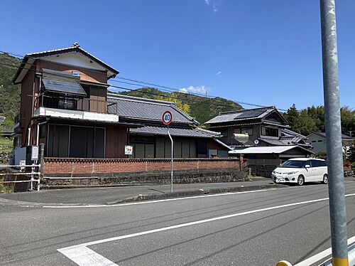 高知県高岡郡日高村岩目地 400万円