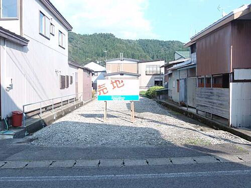 秋田県湯沢市田町二丁目 200万円