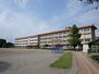 吉野町　売土地 吉野小学校【鹿児島市立吉野小学校】は、吉野町に位置する1871年創立の小学校です。令和3年度の生徒数は1161人で、43クラスあります。 1300m